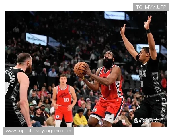 哈登运筹帷幄，快船在进攻端打得游刃有余